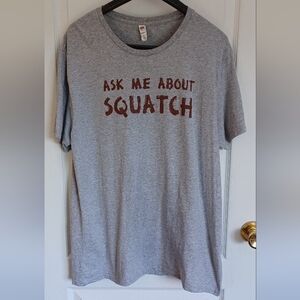 MEN'S LARGE "ASK ME ABOUT SQUATCH" GRAPHIC FLIP FUNNY FRUIT OF THE LOOM T-SHIRT